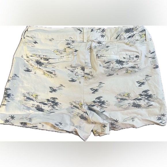 Old Navy summer patterned white shorts size 8 super cute! Pixie style - Picture 4 of 4